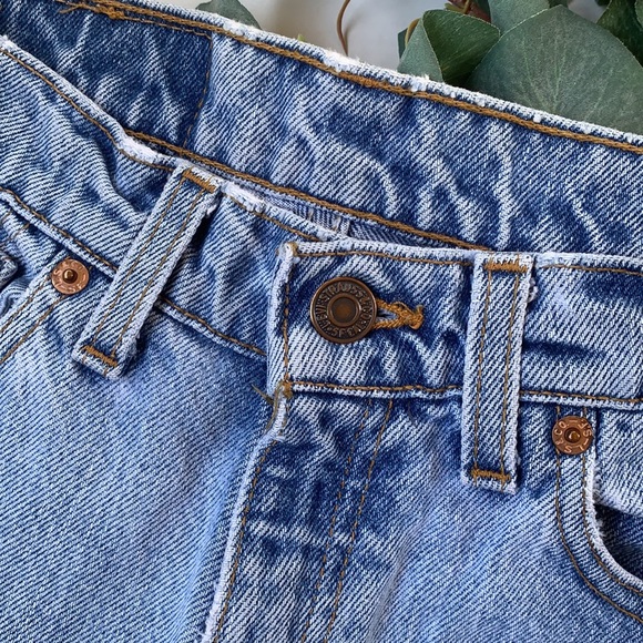 Vintage Levi’s 512 light wash high waist mom jeans - Picture 4 of 9